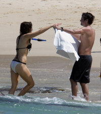 kate beckinsale in bikini 11.jpg