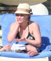 hilary duff in bikini 09.jpg