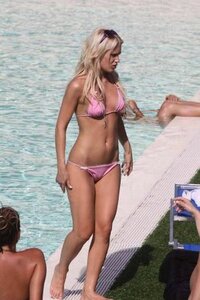laura drzewicka in bikini 05.jpg