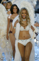 tyra banks in fashion 06.jpg