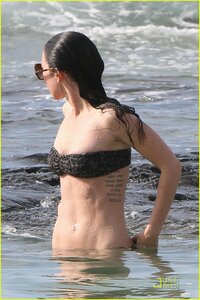 megan fox in beach 08.jpg