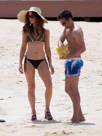 kate beckinsale in bikini 09.jpg