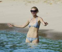 gwineth paltrow in bikini 18.jpg