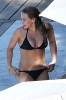 hilary duff in bikini 03.jpg