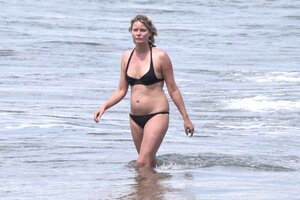 flavia vento in bikini 02.jpg