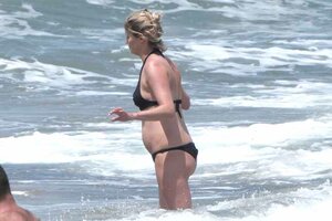 flavia vento in bikini 05.jpg