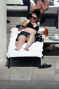kristin davis in pool 11.jpg