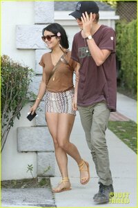 vanessa hudgens in shorts 02.jpg
