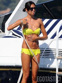 elisabetta gregoraci in bikini 01.jpg