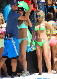 vanessa hudgens sul set 31.jpg