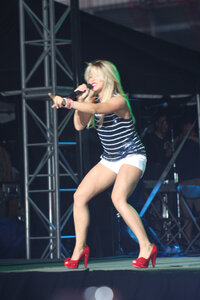 julianne hough in concerto 18.jpg
