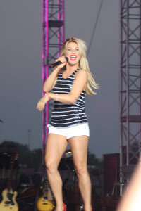 julianne hough in concerto 20.jpg