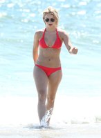 julianne hough in bikini rosso 10.jpg