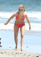 julianne hough in bikini rosso 16.jpg