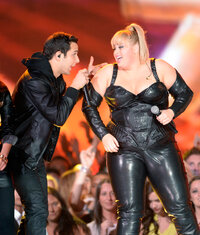 rebel wilson al mtv movie awards 08.jpg