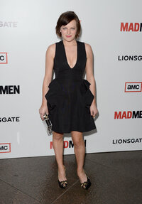 elisabeth moss in nero 01.jpg