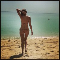 isabel macedo in bikini 05.jpg