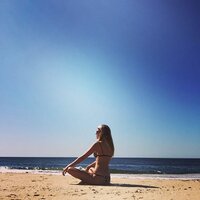 isabel macedo in bikini 07.jpg