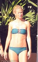 gwyneth paltrow in bikini 12.jpg