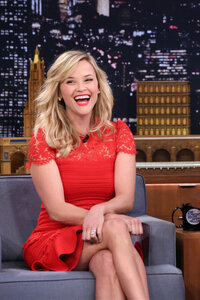 reese whiterspoon al tonight show 04.jpg
