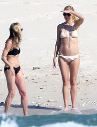 gwyneth paltrow in bikini 10.jpg