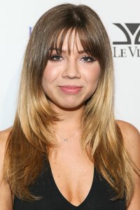 jenette mccurdy al gala 03.jpg