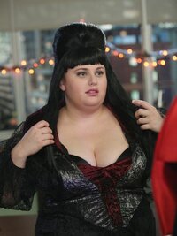 rebel wilson da strega.jpg