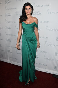 angie harmon al gala 02.jpg