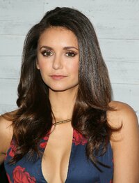 nina dobrev al gala 07.jpg