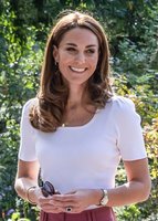 kate-middleton-discuss-pandemic-at-a-park-in-london-09-22-2020-8.jpg