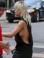 rita ora in street 08.jpg