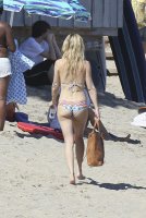 kate hudson in bikini 06.jpg