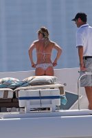ashley tisdale e vanessa hudgens in yacht 43.jpg