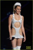 miley-cyrus-to-return-to-vmas-for-midnight-sky-performance-06.jpg