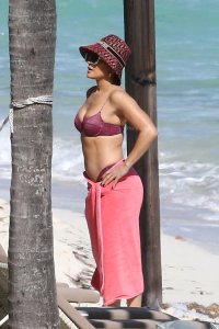 Jennifer-Lopez-Sexy-The-Fappening-Blog-151-1.jpg