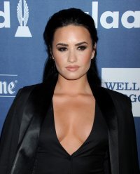 demi lovato al gala 06.jpg