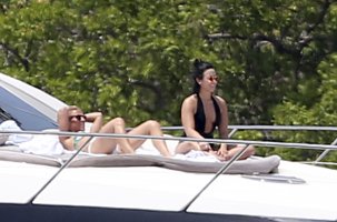 demi lovato in yacht 01.jpg