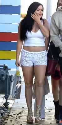 ariel winter in pizzo 02.jpg