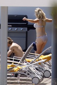 ellie goulding in bikini 11.jpg