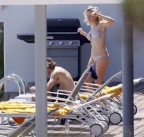 ellie goulding in bikini 18.jpg