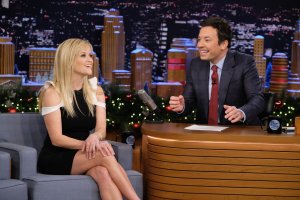 reese witherspoon al tonight show 02.jpg
