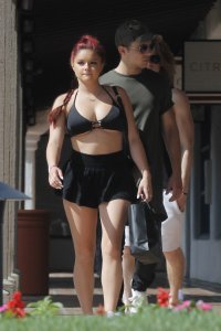 ariel winter in shorts 07.jpg