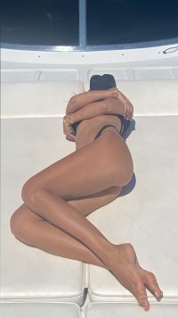 Ilary-Blasi-Feet-5186098.jpg