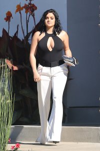 ariel winter in street 02.jpg