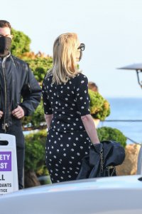 Paris-Hilton---Looks-chic-with-her-fiancé-Salomon-out-to-dinner-at-Nobu-in-Malibu-08.jpg