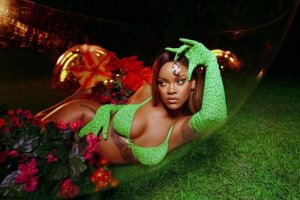 Rihanna_thefappening_one-2.jpg