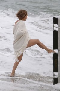 Jennifer-Lopez-Feet-384749.jpg