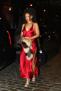 rihanna al ristorante 01.jpg