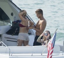 ellie goulding in bikini rosso 08.jpg