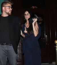 demi moore al night 04.jpg